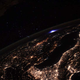 Imagen para el artículo titulado Qué es ese enorme destello azul en la atmósfera de la Tierra que capturó un astronauta